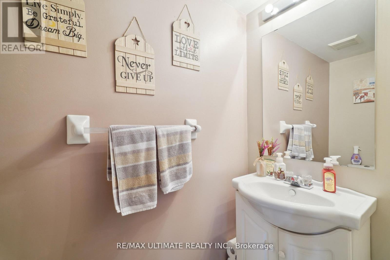 2168 St. Clair Avenue W, Toronto, Ontario  M6N 5C1 - Photo 6 - W12442163