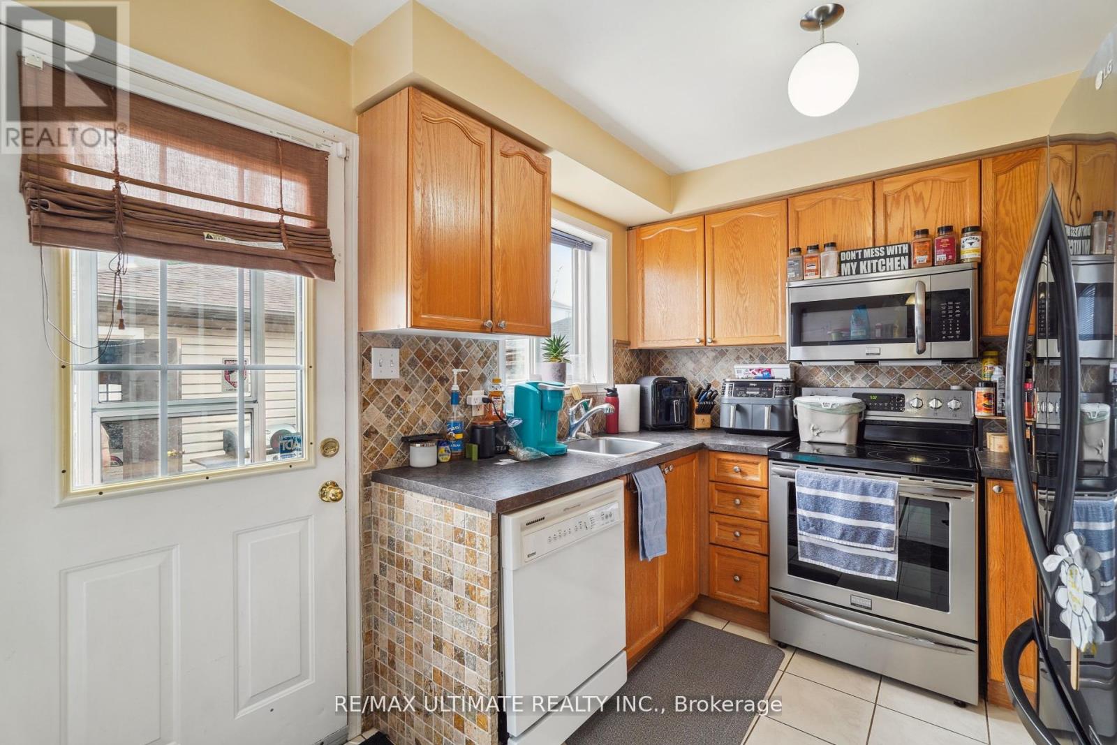 2168 St. Clair Avenue W, Toronto, Ontario  M6N 5C1 - Photo 7 - W12442163