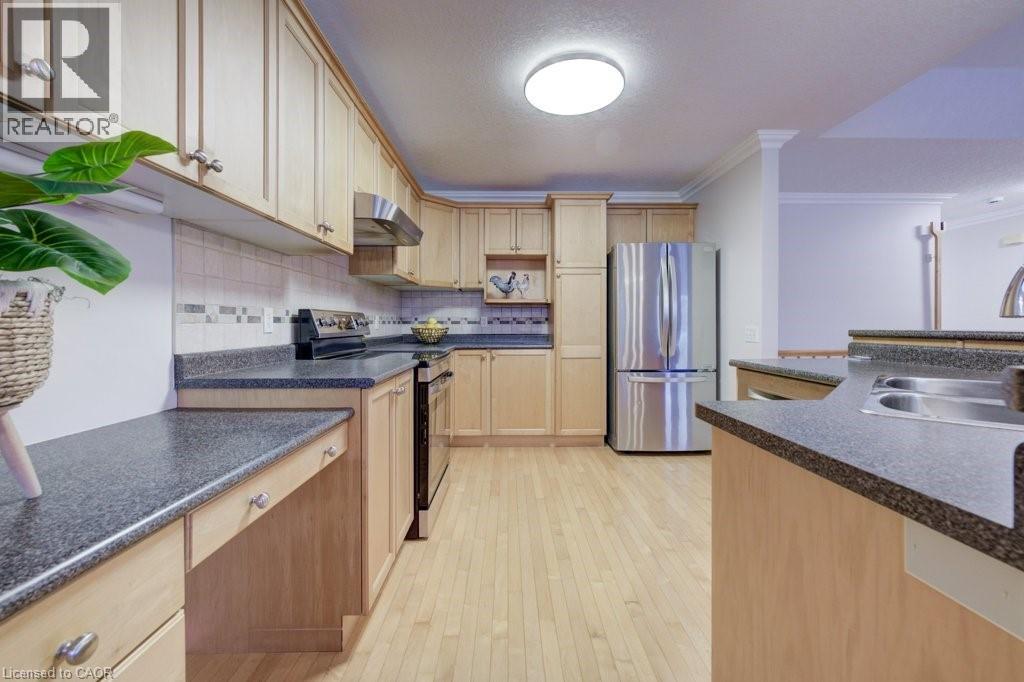 670 Salzburg Drive, Waterloo, Ontario  N2V 2N8 - Photo 13 - 40793071