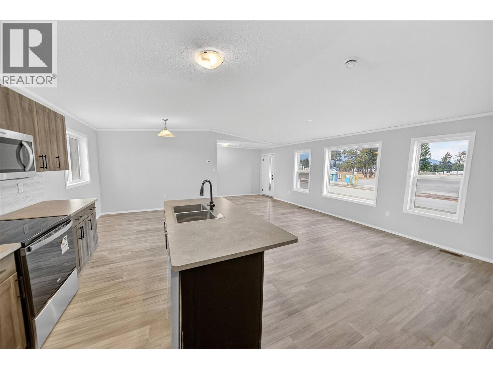 8948 Rundle Place, Canal Flats, British Columbia V0B 1B0 - Photo 11 - 10369951