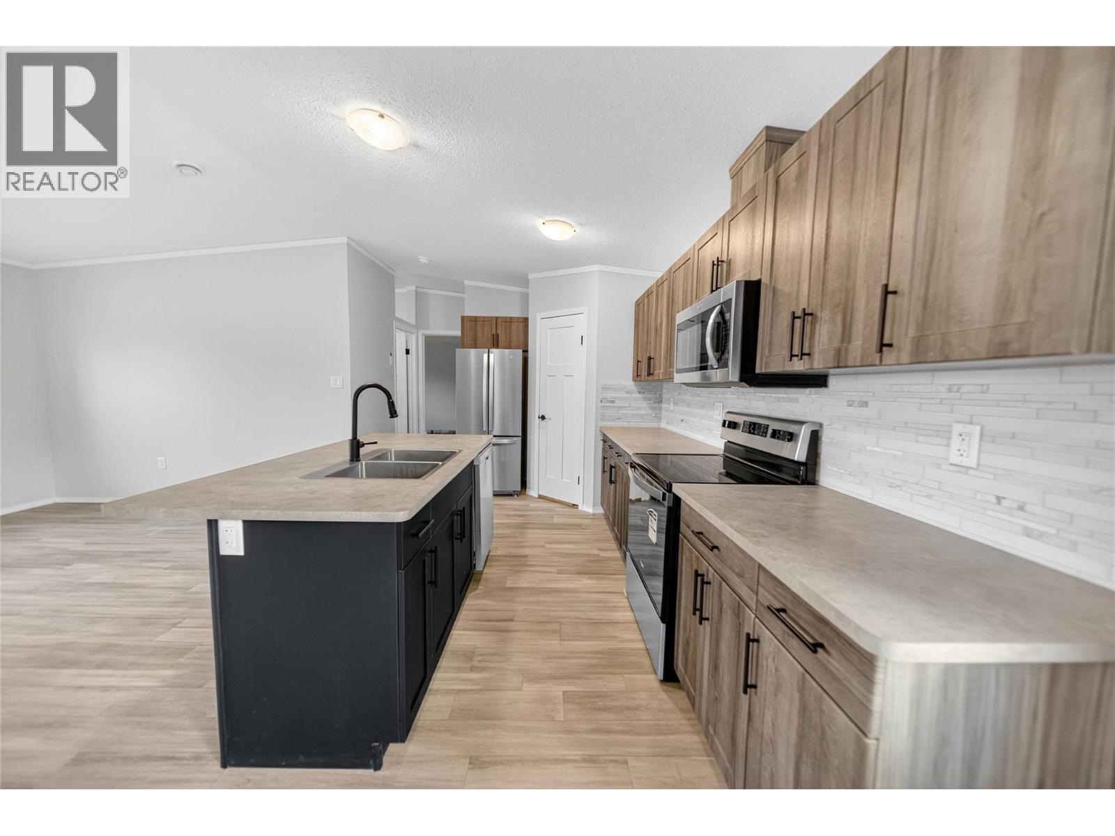 8948 Rundle Place, Canal Flats, British Columbia V0B 1B0 - Photo 9 - 10369951