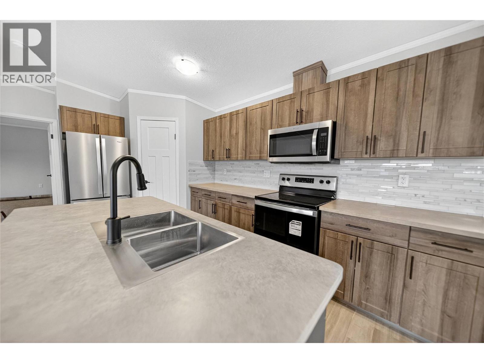 8948 Rundle Place, Canal Flats, British Columbia V0B 1B0 - Photo 6 - 10369951