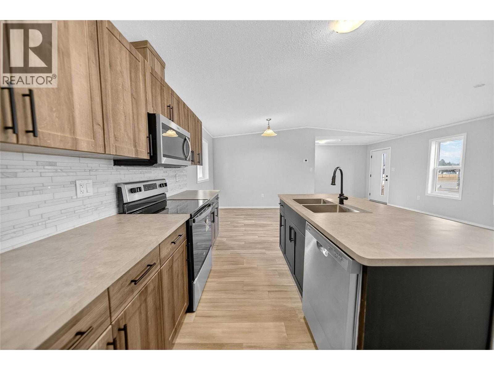 8948 Rundle Place, Canal Flats, British Columbia V0B 1B0 - Photo 7 - 10369951