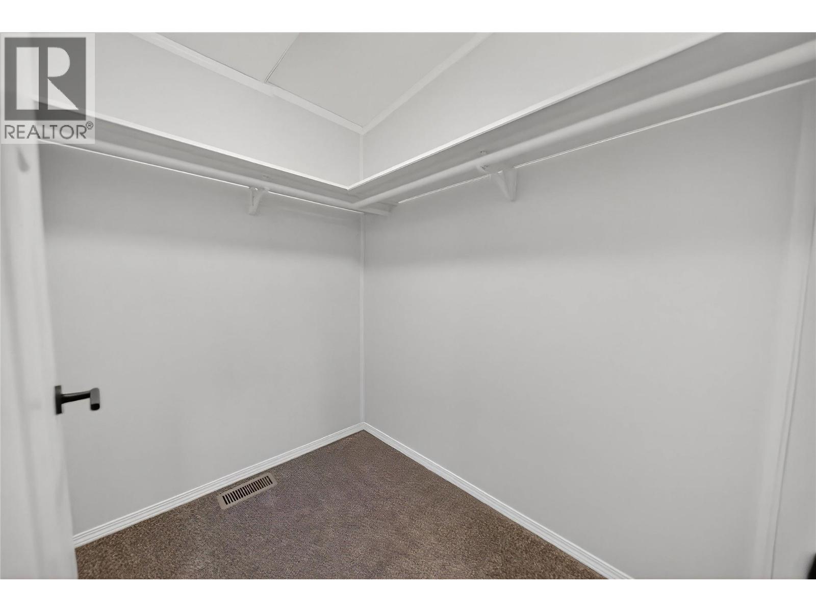 8948 Rundle Place, Canal Flats, British Columbia V0B 1B0 - Photo 14 - 10369951