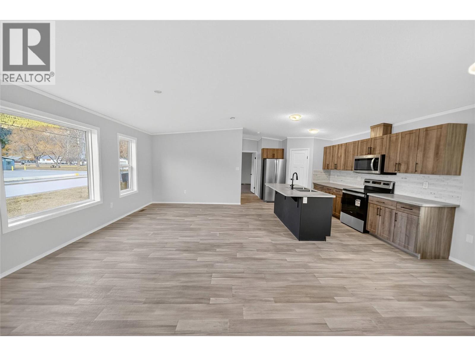 8948 Rundle Place, Canal Flats, British Columbia V0B 1B0 - Photo 4 - 10369951