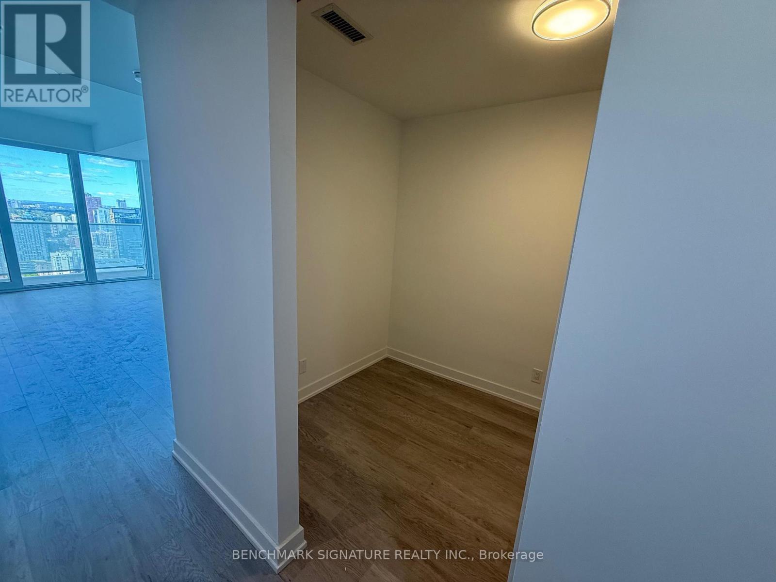 5810 - 88 Queen Street E, Toronto, Ontario  M5C 0B6 - Photo 4 - C12628642