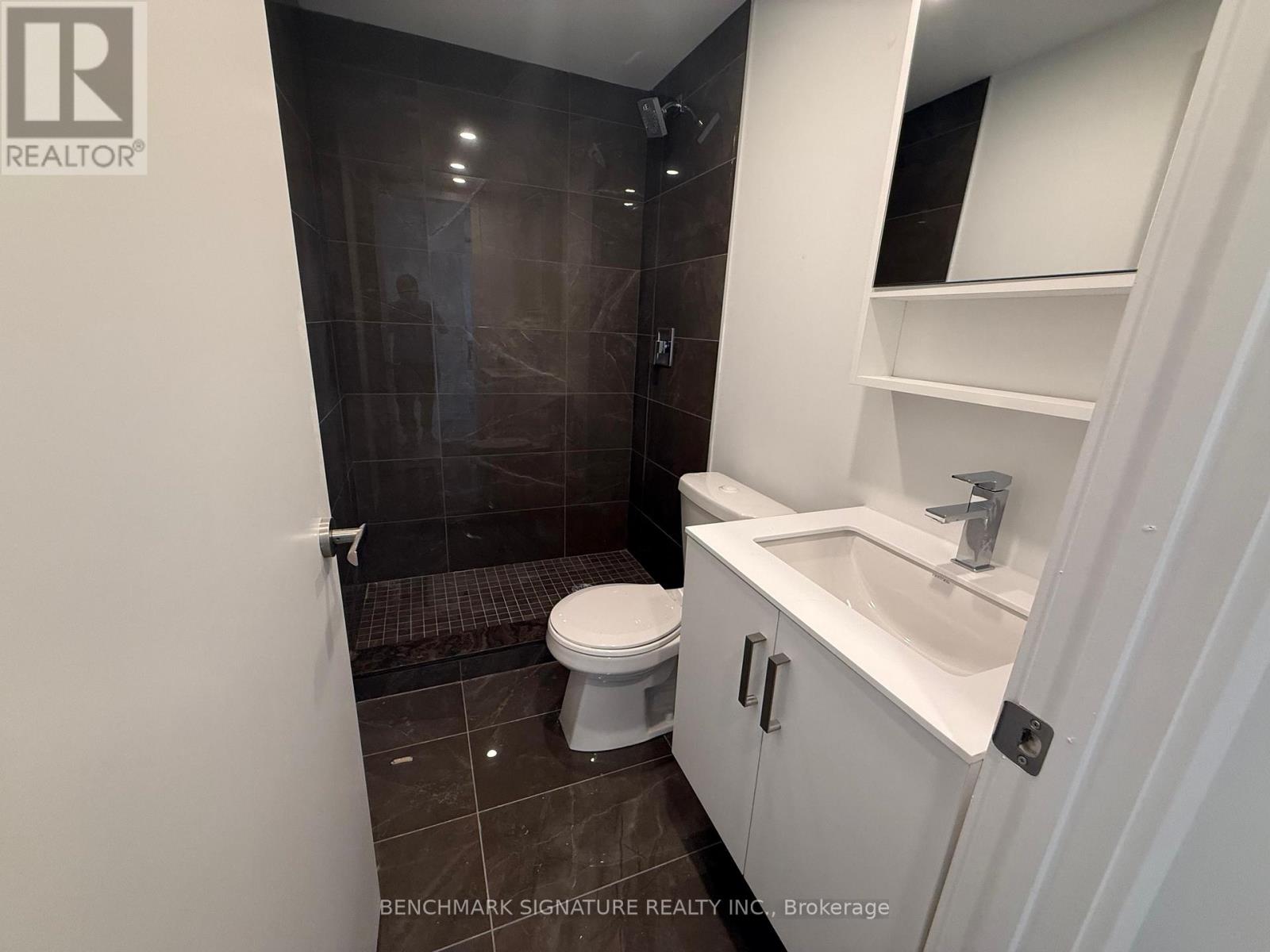 5810 - 88 Queen Street E, Toronto, Ontario  M5C 0B6 - Photo 6 - C12628642