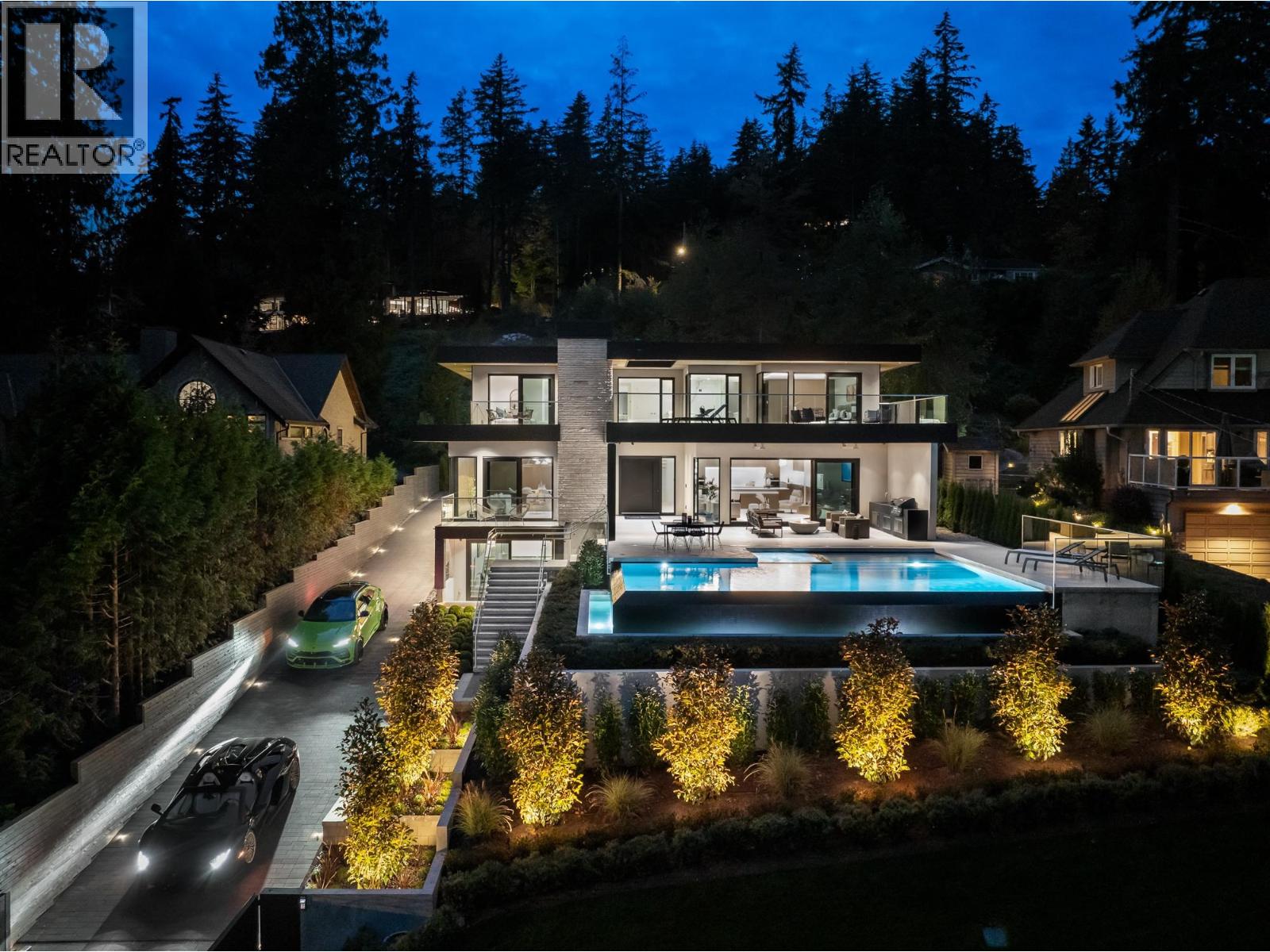 449 Hillcrest Street, West Vancouver, British Columbia V7V 2L8 - Photo 2 - R3016493