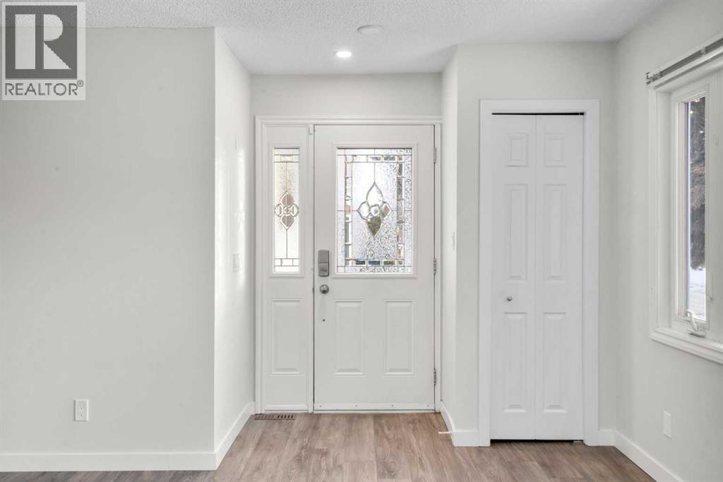 68 Healy Drive Sw, Calgary, Alberta  T2V 2Z7 - Photo 2 - A2274429