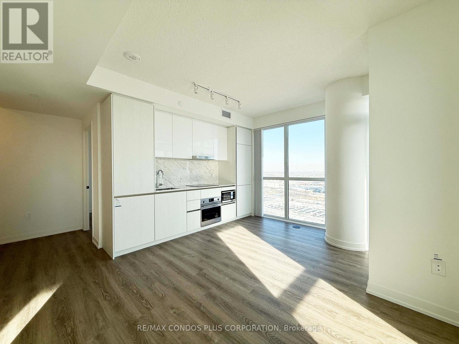 3909 - 8 Interchange Way, Vaughan, Ontario  L4K 0R2 - Photo 3 - N12628546