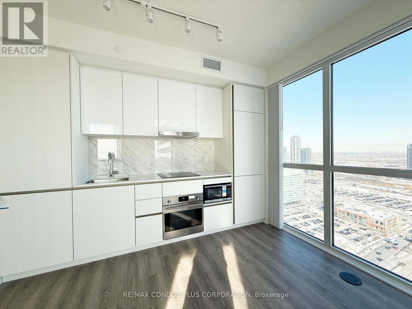 3909 - 8 Interchange Way, Vaughan, Ontario  L4K 0R2 - Photo 4 - N12628546