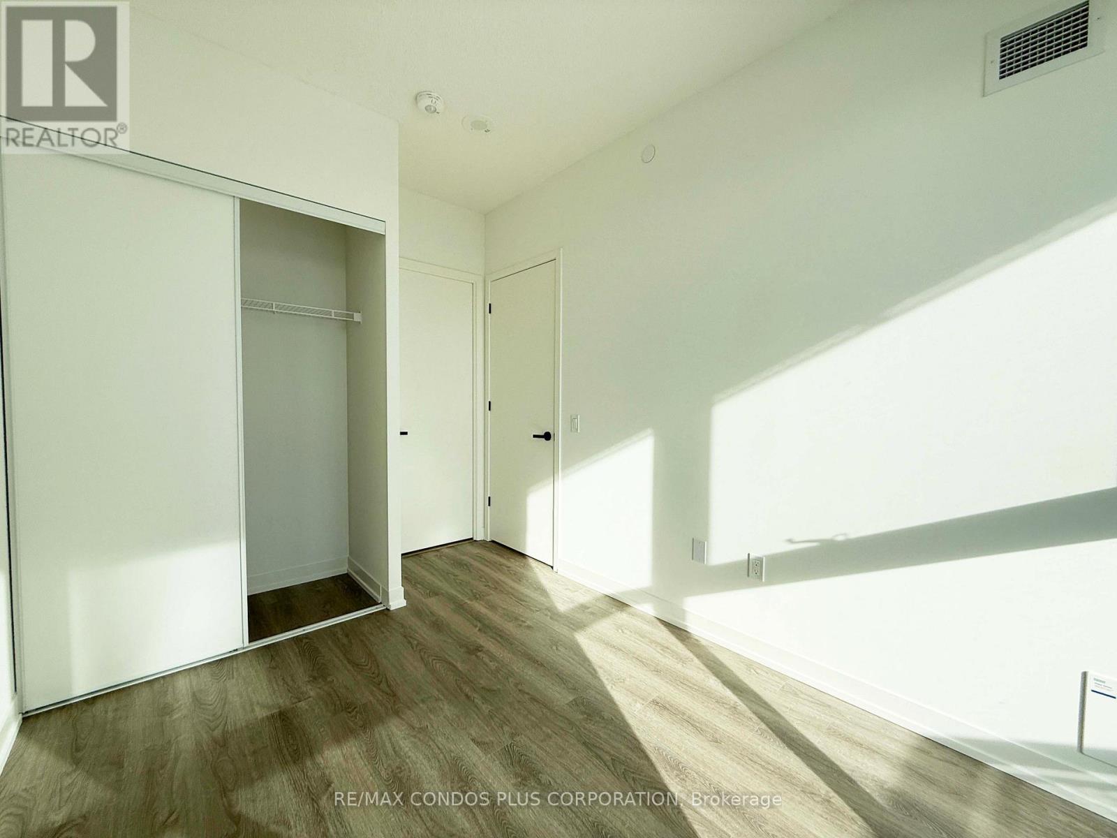 3909 - 8 Interchange Way, Vaughan, Ontario  L4K 0R2 - Photo 9 - N12628546