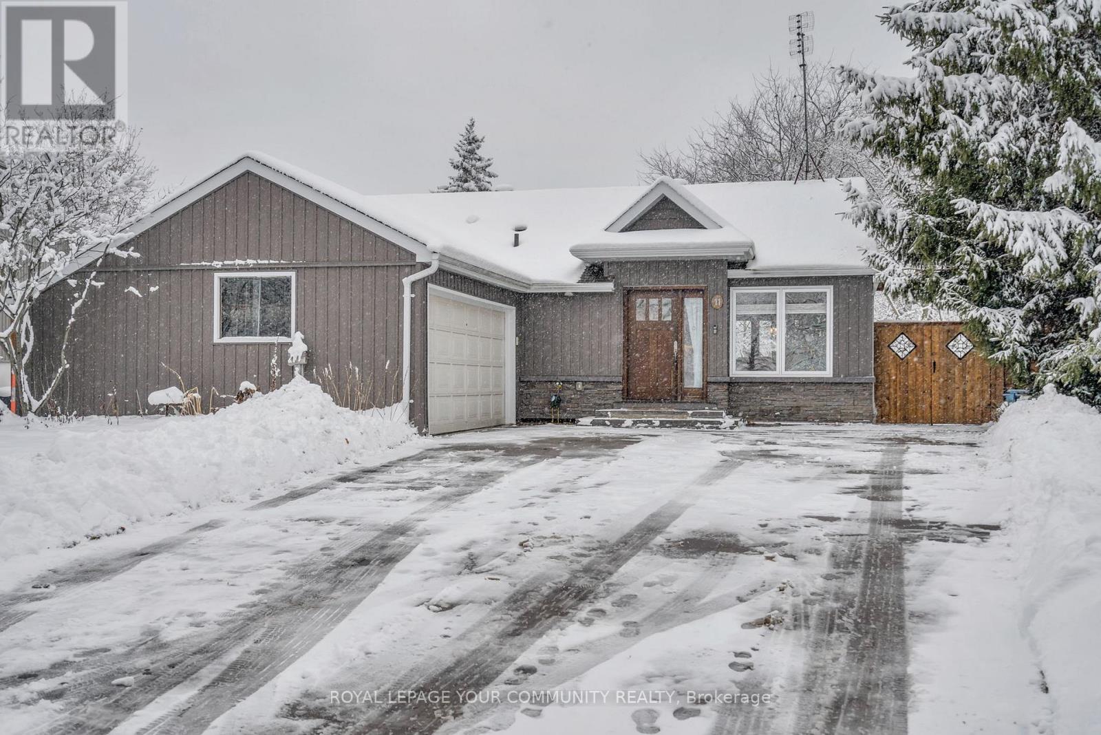 11 Summit Crescent, East Gwillimbury, Ontario  L9N 1C1 - Photo 2 - N12628368