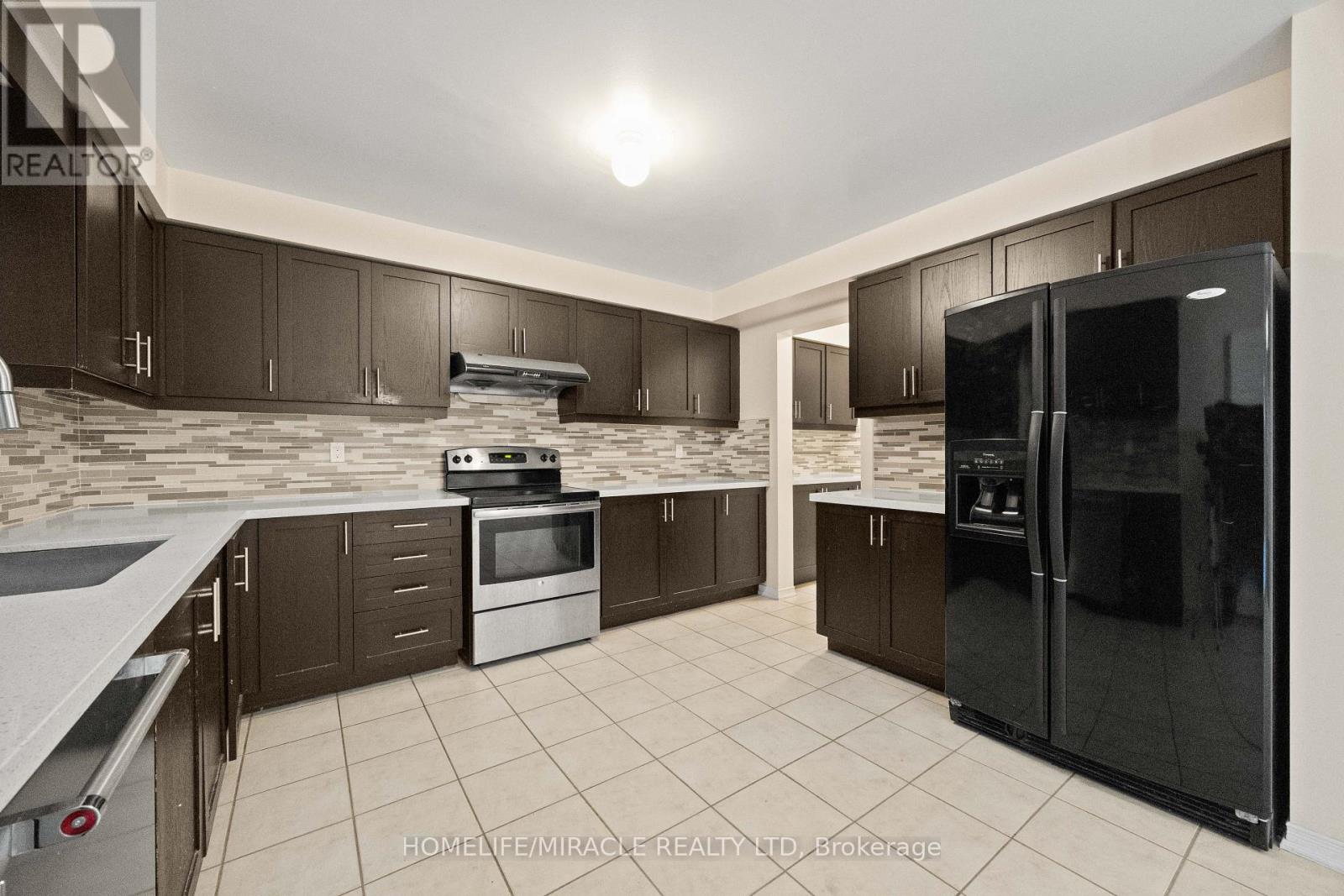 28 Bramfield Street, Brampton, Ontario  L7A 2W2 - Photo 15 - W12617176