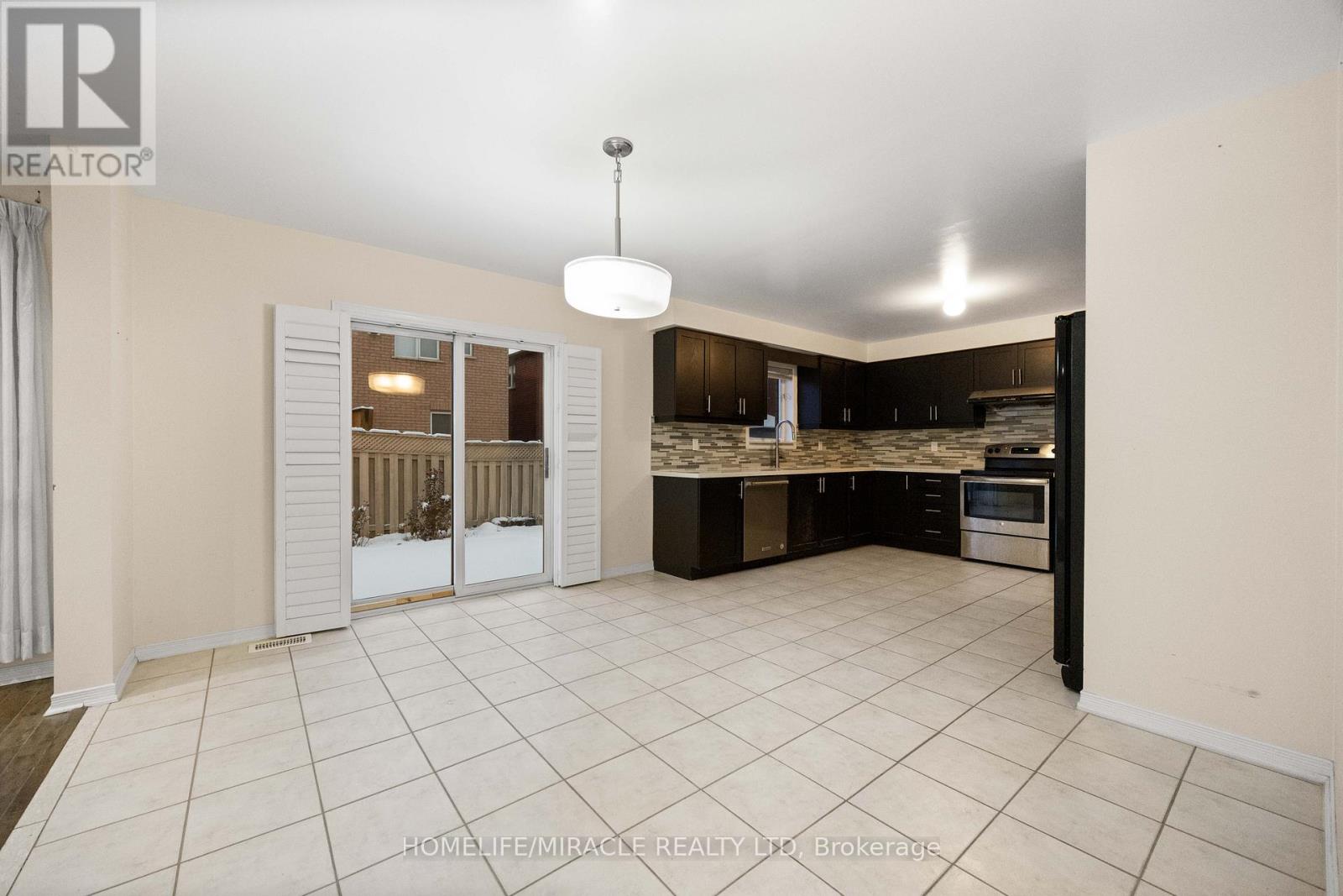 28 Bramfield Street, Brampton, Ontario  L7A 2W2 - Photo 13 - W12617176