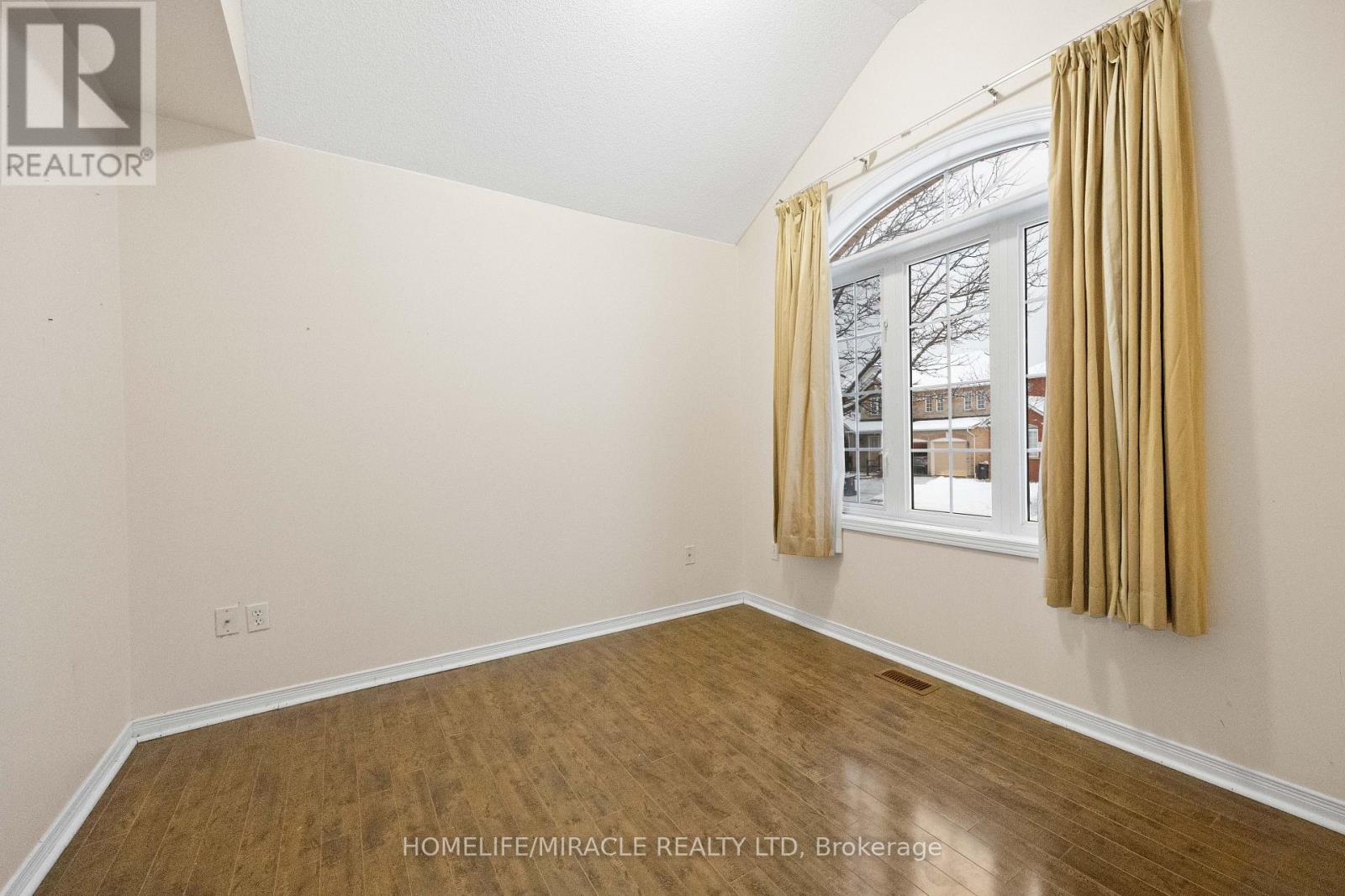 28 Bramfield Street, Brampton, Ontario  L7A 2W2 - Photo 3 - W12617176