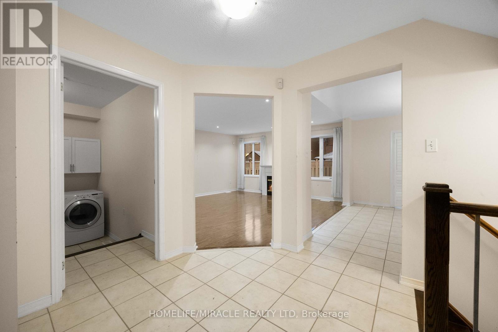 28 Bramfield Street, Brampton, Ontario  L7A 2W2 - Photo 8 - W12617176