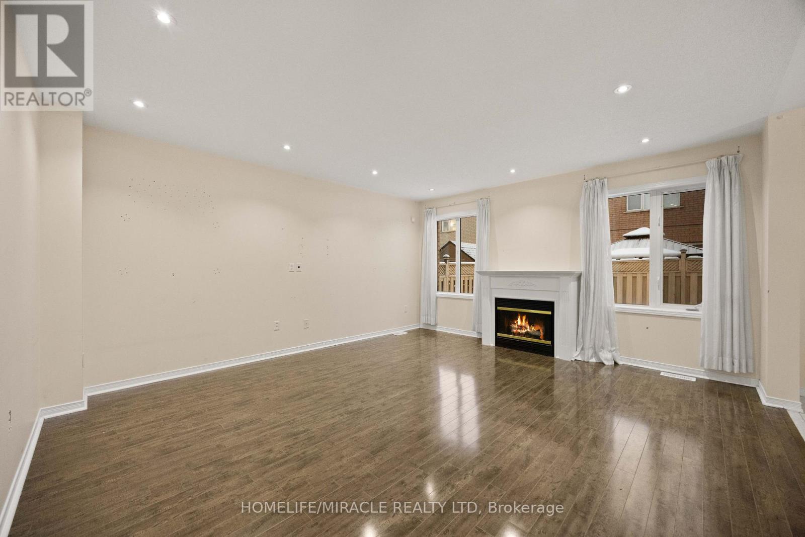 28 Bramfield Street, Brampton, Ontario  L7A 2W2 - Photo 9 - W12617176