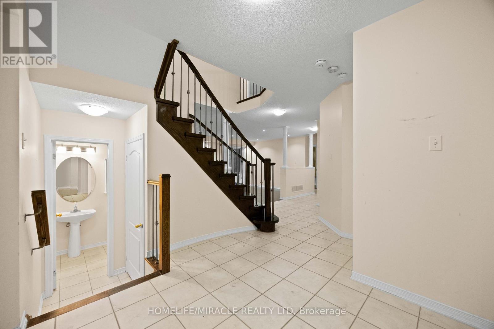 28 Bramfield Street, Brampton, Ontario  L7A 2W2 - Photo 19 - W12617176