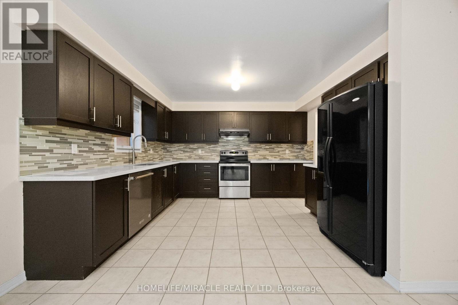 28 Bramfield Street, Brampton, Ontario  L7A 2W2 - Photo 14 - W12617176