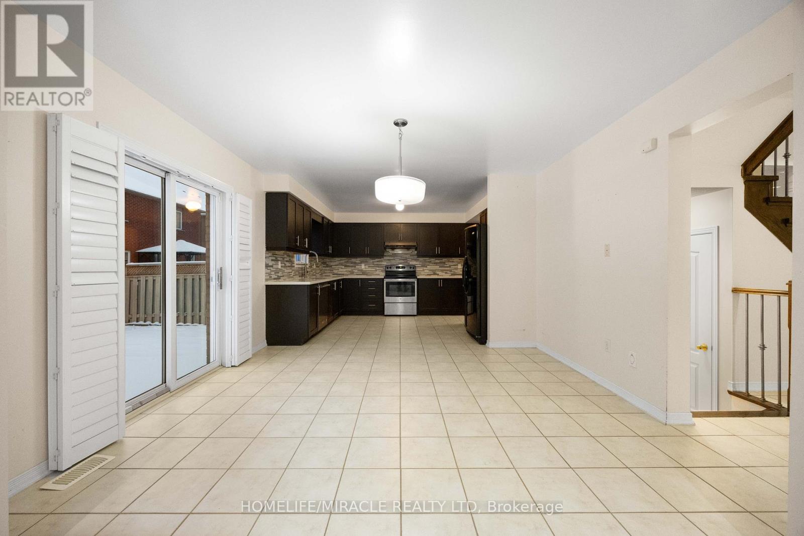 28 Bramfield Street, Brampton, Ontario  L7A 2W2 - Photo 12 - W12617176