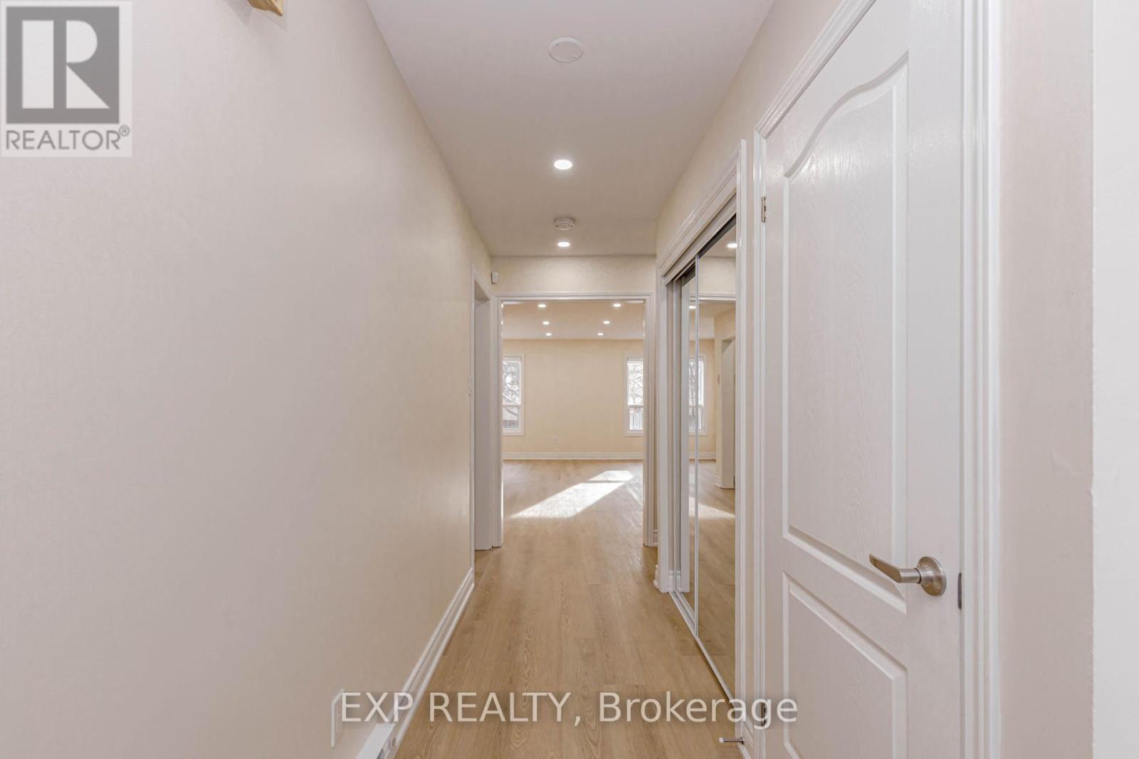 2289 Munn's Avenue, Oakville, Ontario  L6H 3M4 - Photo 3 - W12628520