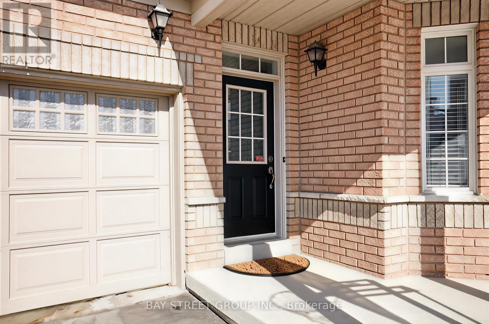 3581 Jorie Crescent, Mississauga, Ontario  L5M 7G5 - Photo 2 - W12628536