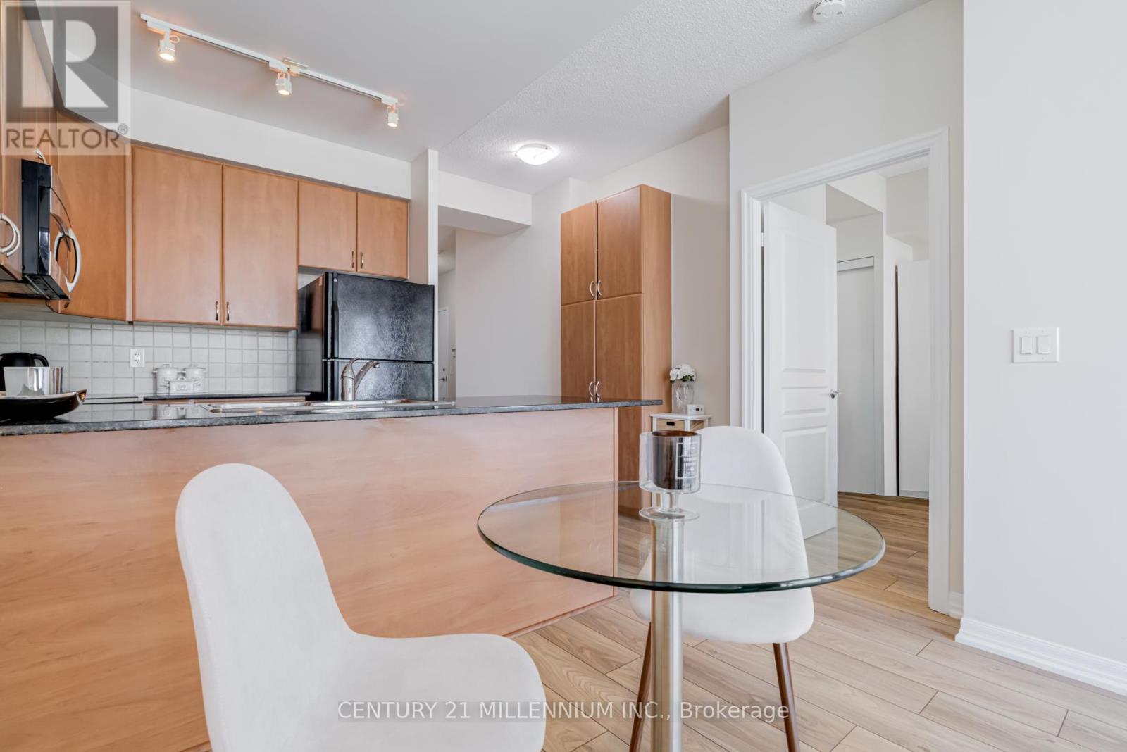 2505 - 225 Webb Drive, Mississauga, Ontario  L5B 4P2 - Photo 10 - W12628650