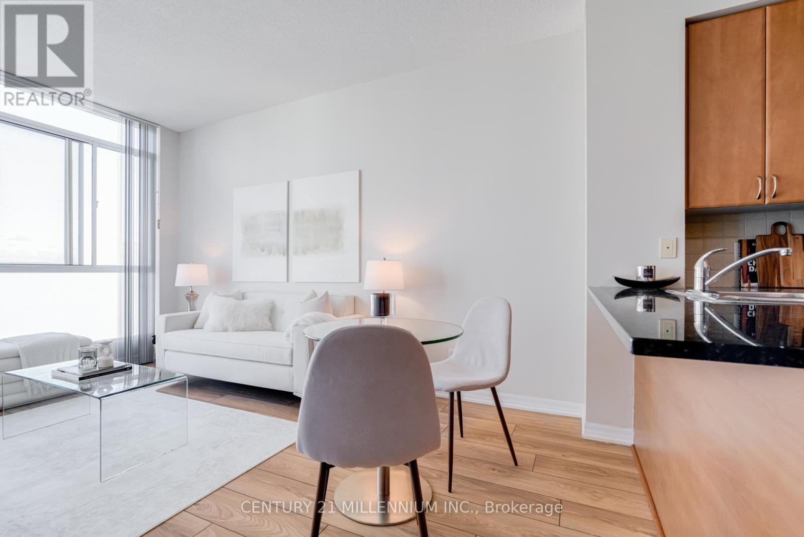 2505 - 225 Webb Drive, Mississauga, Ontario  L5B 4P2 - Photo 9 - W12628650