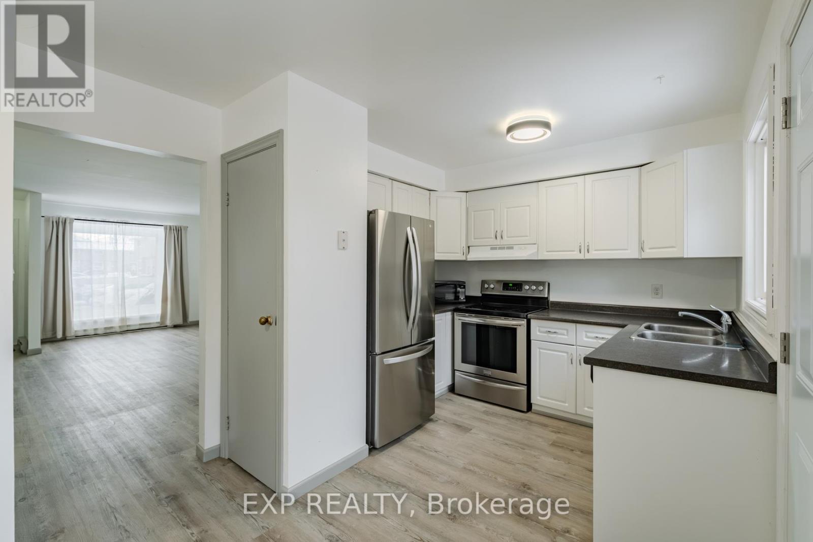 5 - 392 Springbank Avenue N, Woodstock, Ontario  N4T 1L5 - Photo 5 - X12628654