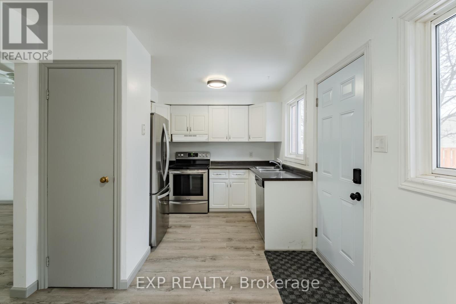 5 - 392 Springbank Avenue N, Woodstock, Ontario  N4T 1L5 - Photo 6 - X12628654