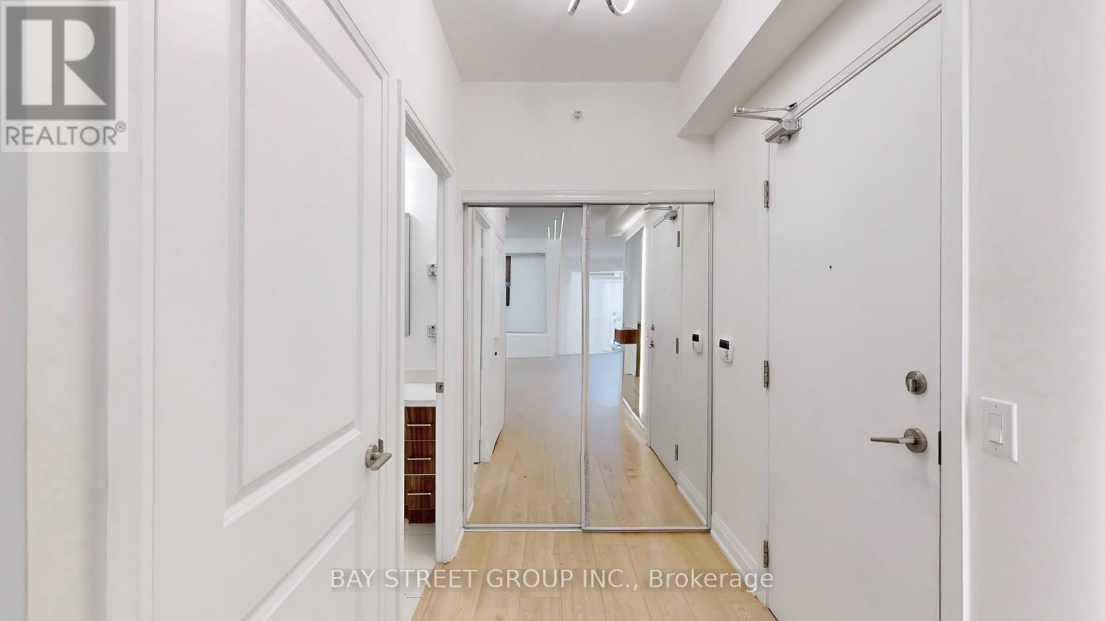 503 - 55 Oneida Crescent, Richmond Hill, Ontario  L4B 0E8 - Photo 5 - N12611722