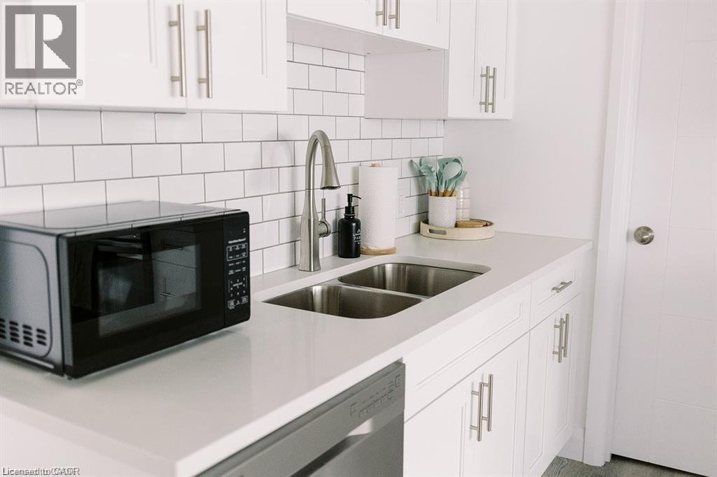 261 Belmont Avenue W Unit# B, Kitchener, Ontario  N2M 1M3 - Photo 2 - 40793596