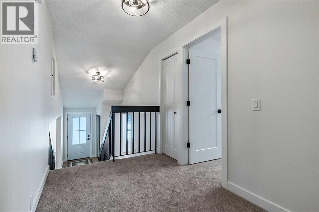 15 Woodford Crescent Sw, Calgary, Alberta T2W 4C5 - Photo 11 - A2272502