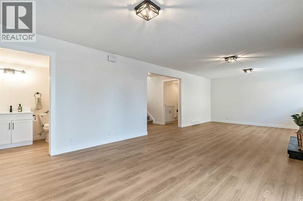 15 Woodford Crescent Sw, Calgary, Alberta T2W 4C5 - Photo 25 - A2272502