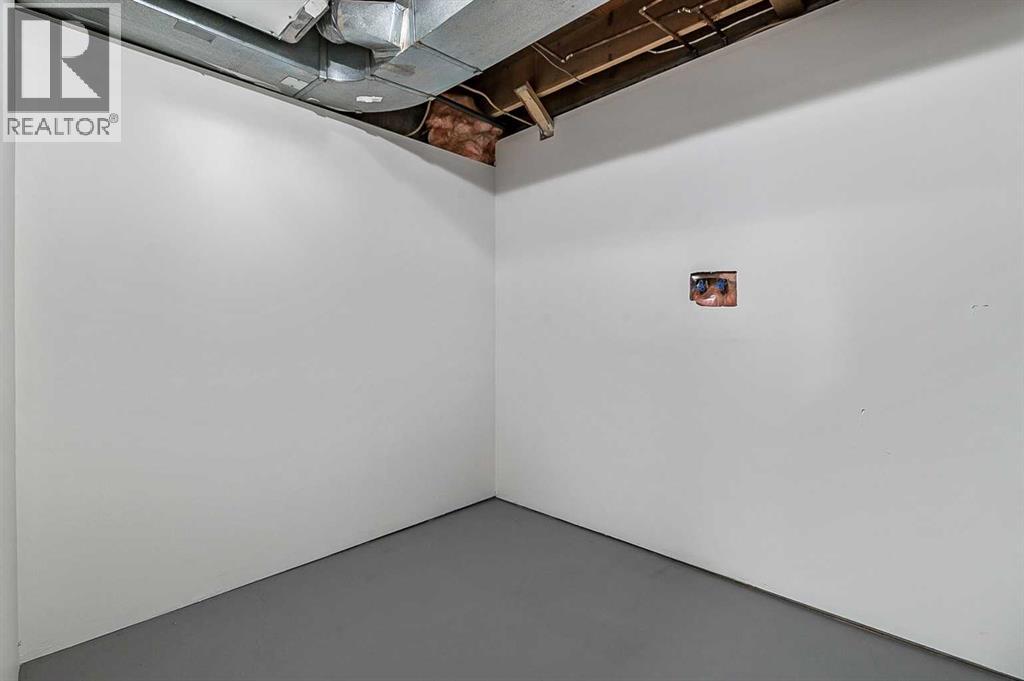 15 Woodford Crescent Sw, Calgary, Alberta T2W 4C5 - Photo 33 - A2272502