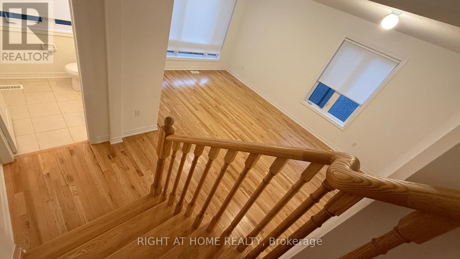 19 Steamboat Way, Whitby, Ontario  L1N 0M6 - Photo 7 - E12280963