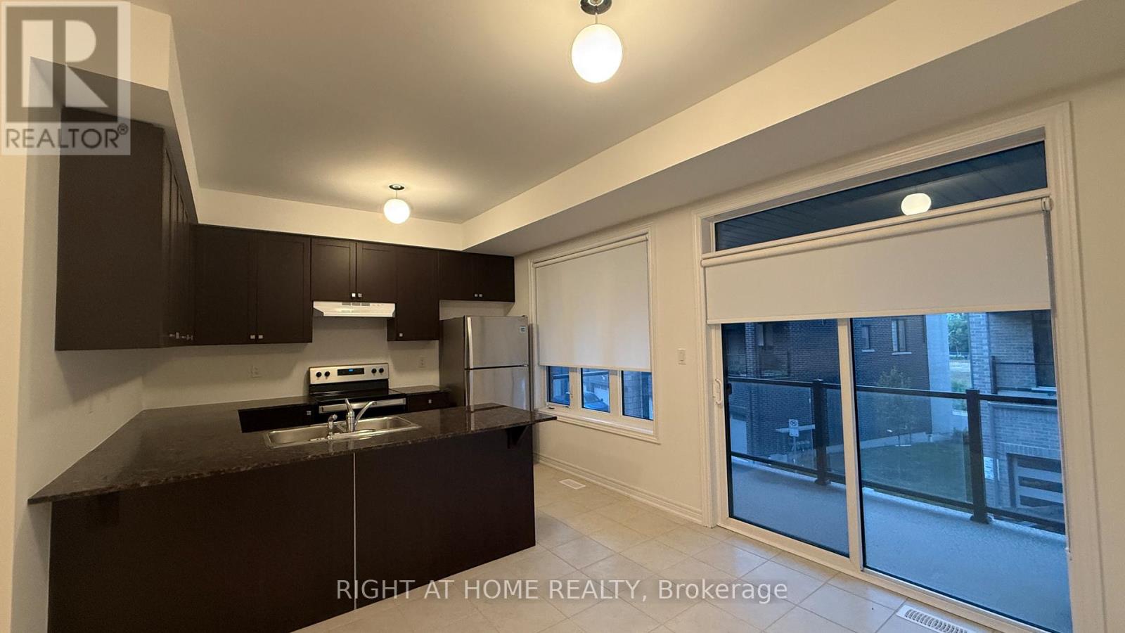 19 Steamboat Way, Whitby, Ontario  L1N 0M6 - Photo 6 - E12280963