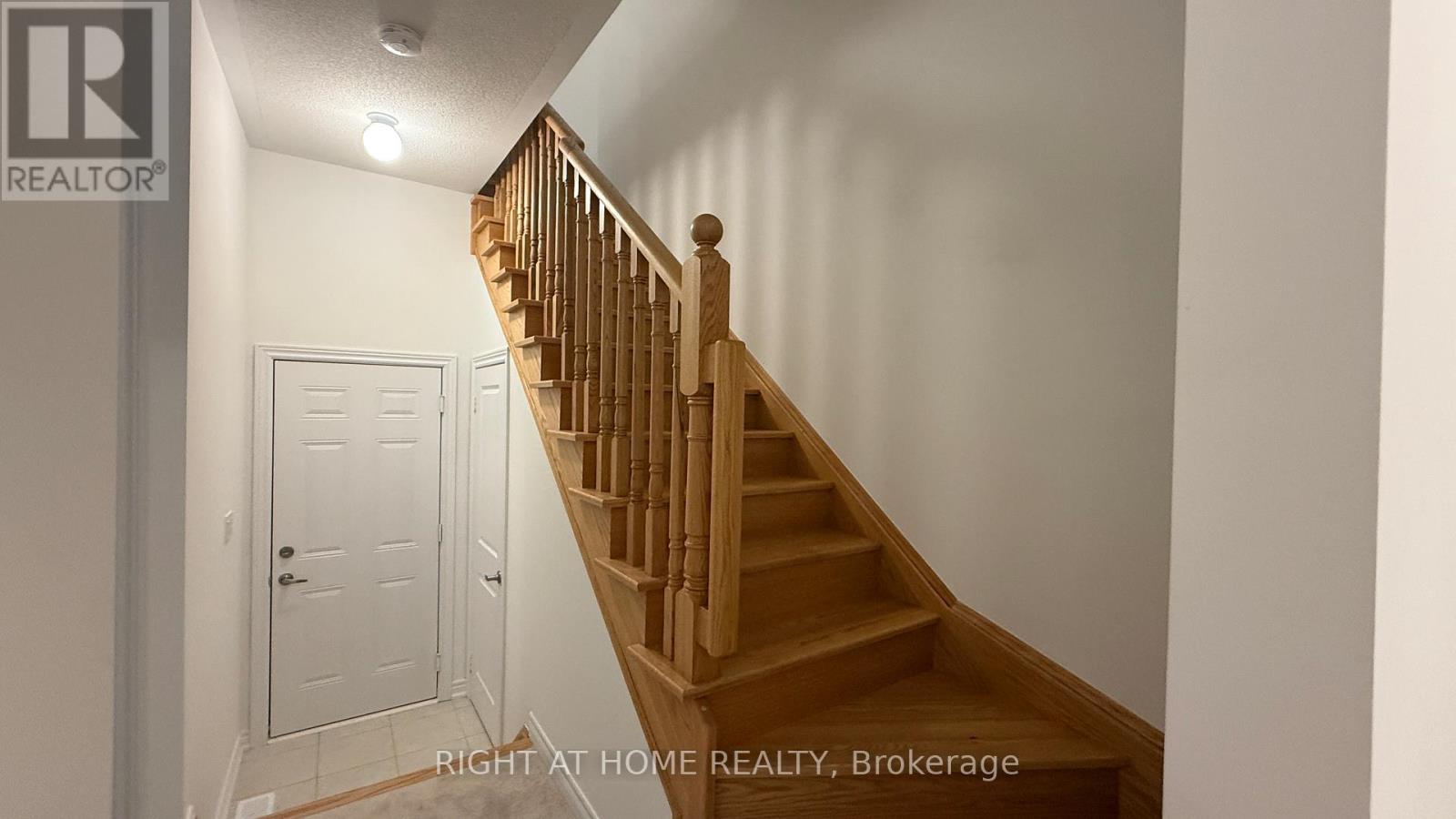 19 Steamboat Way, Whitby, Ontario  L1N 0M6 - Photo 8 - E12280963