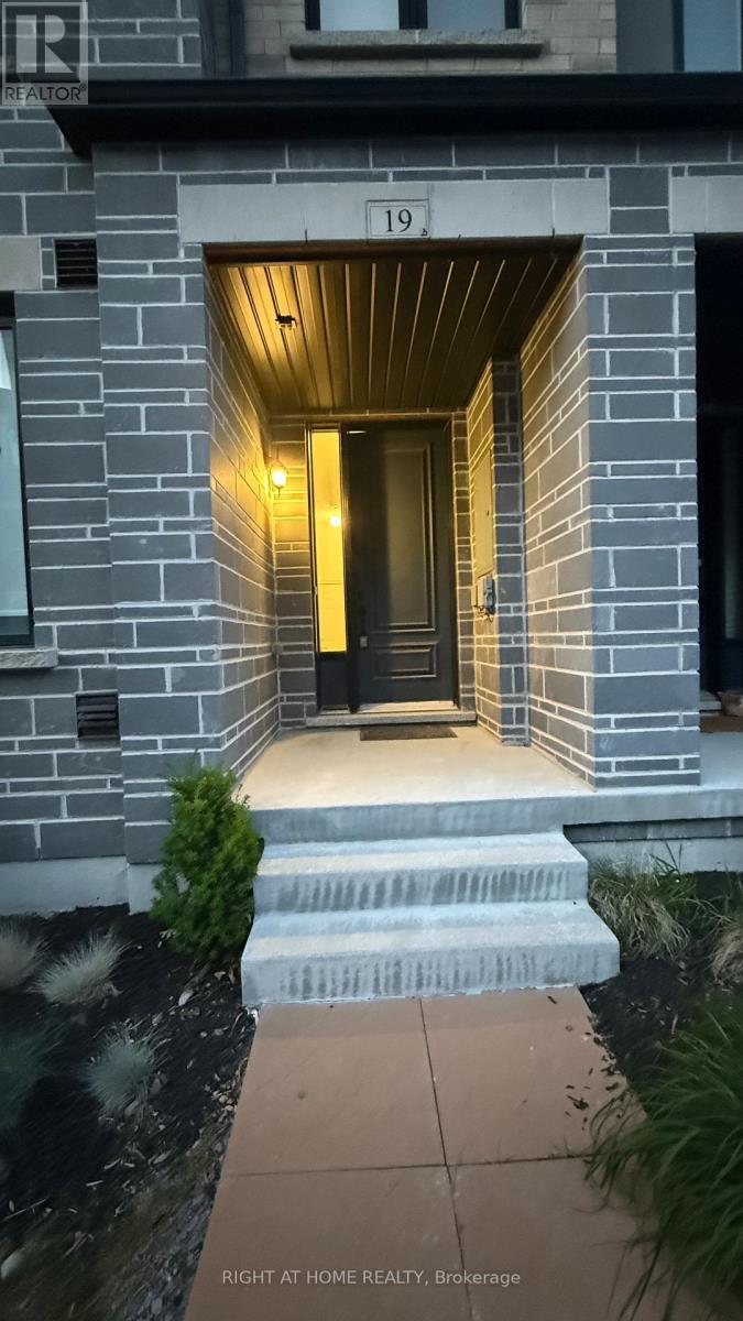 19 Steamboat Way, Whitby, Ontario  L1N 0M6 - Photo 3 - E12280963