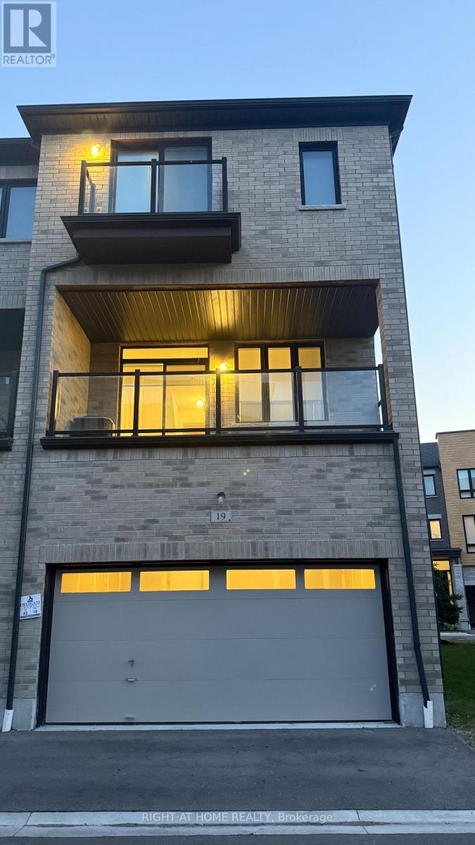 19 Steamboat Way, Whitby, Ontario  L1N 0M6 - Photo 4 - E12280963