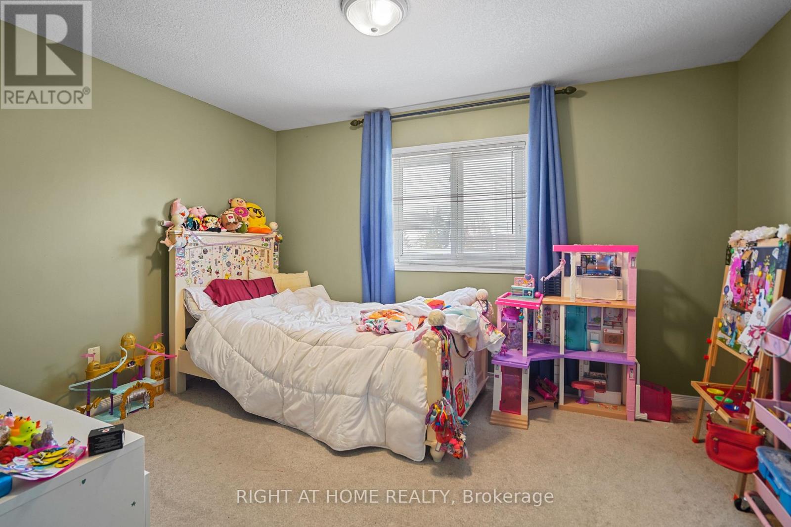 153 Donnenwerth Drive, Kitchener, Ontario  N2E 4C8 - Photo 12 - X12627804