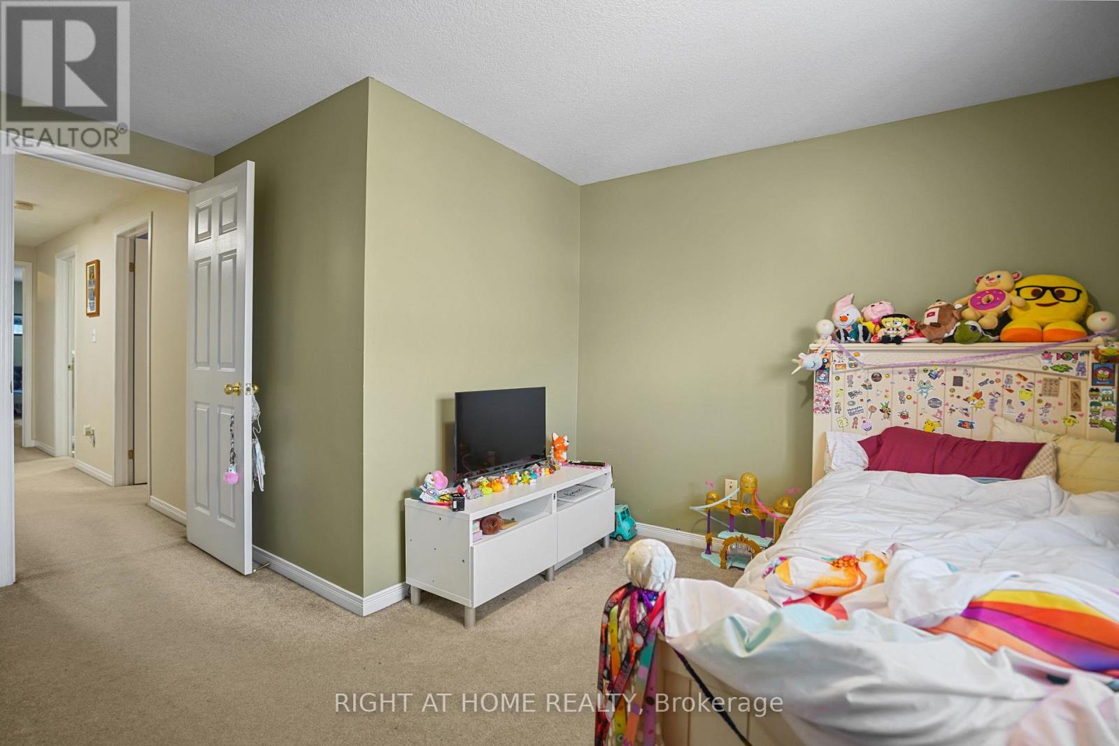 153 Donnenwerth Drive, Kitchener, Ontario  N2E 4C8 - Photo 13 - X12627804