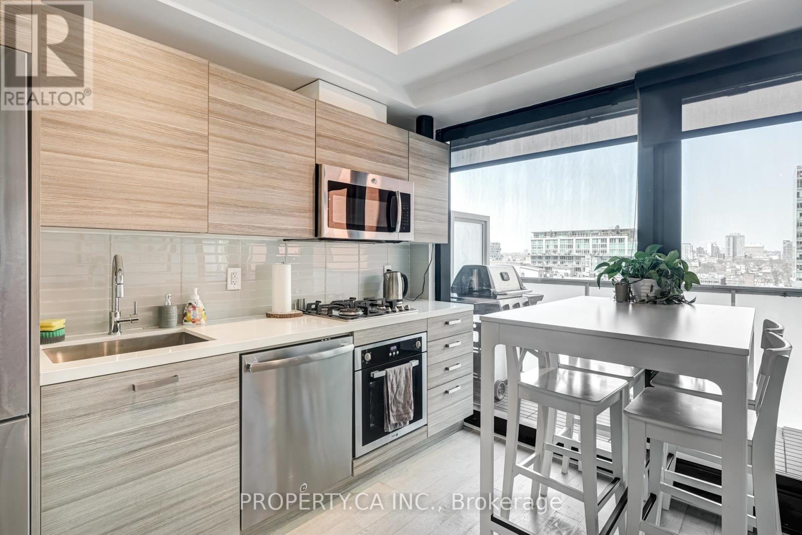 1005 - 11 CHARLOTTE STREET, Toronto, Ontario