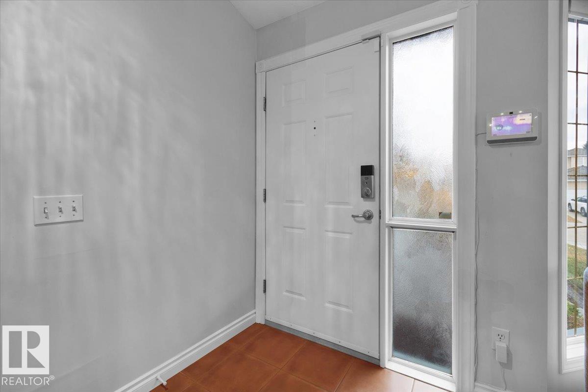 1144 Wedgewood Bv Nw, Edmonton, Alberta  T6M 2L5 - Photo 3 - E4467854