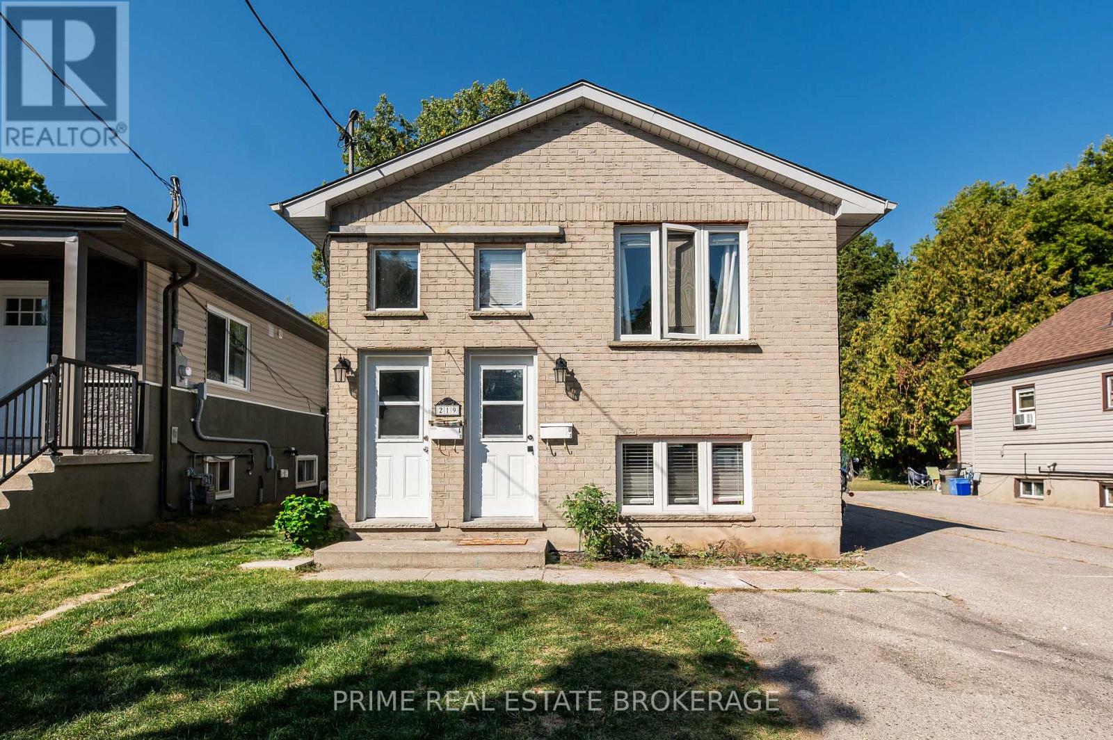 2 - 219 Emerson Avenue, London South, Ontario  N5Z 3L5 - Photo 2 - X12628736