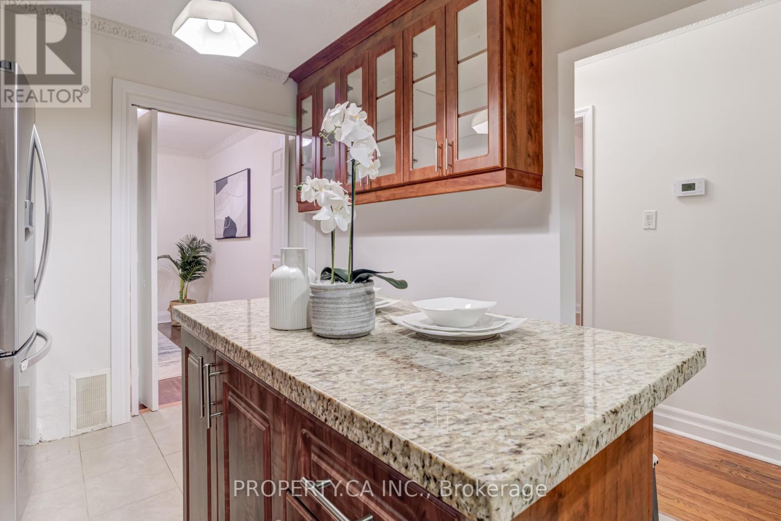 574 Drymen Crescent, Mississauga, Ontario  L5G 2P1 - Photo 10 - W12628660