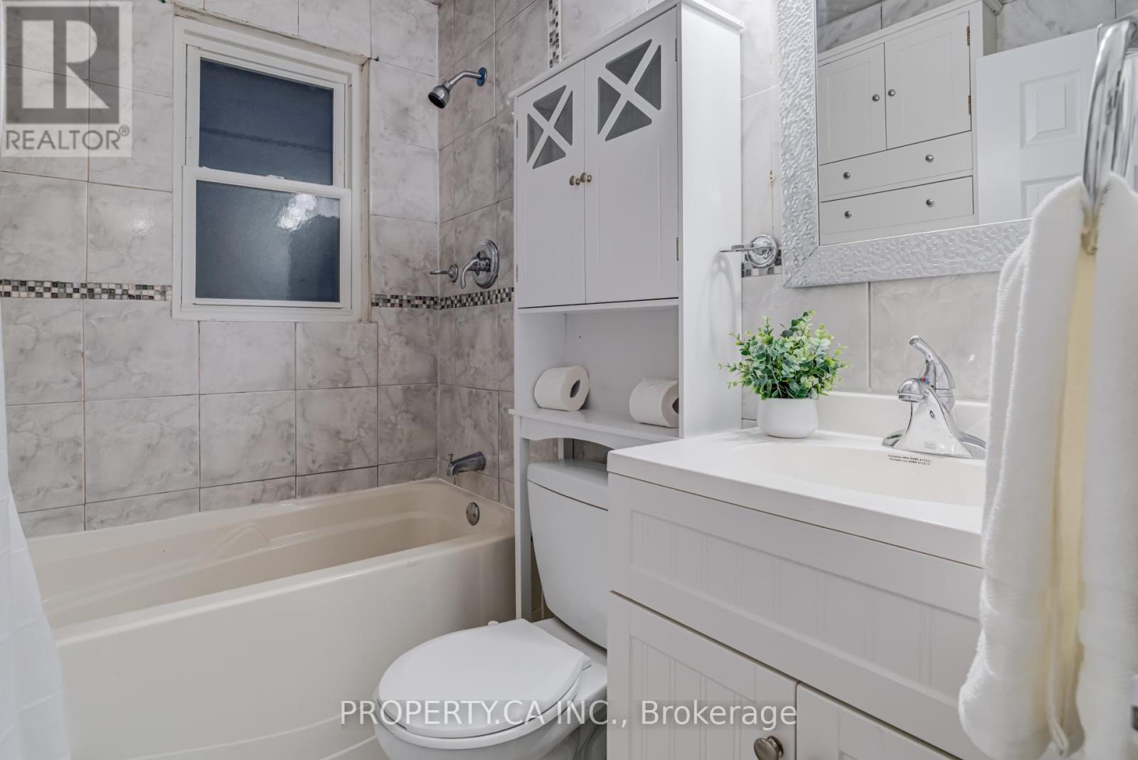 574 Drymen Crescent, Mississauga, Ontario  L5G 2P1 - Photo 17 - W12628660