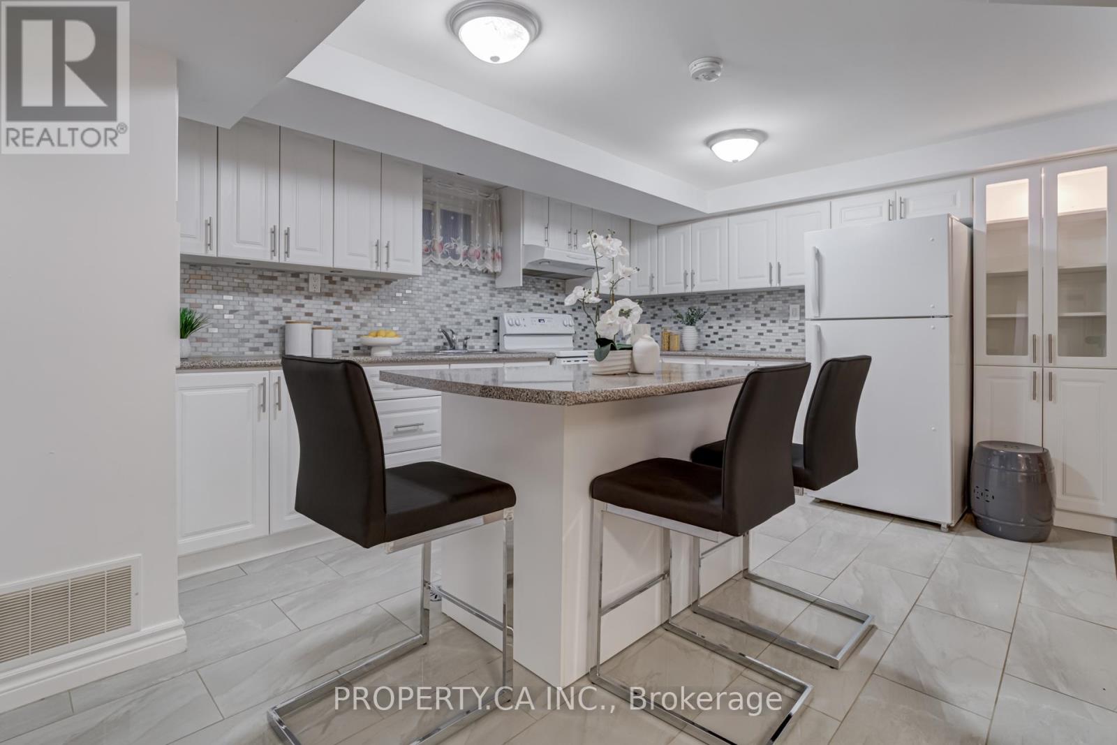 574 Drymen Crescent, Mississauga, Ontario  L5G 2P1 - Photo 23 - W12628660