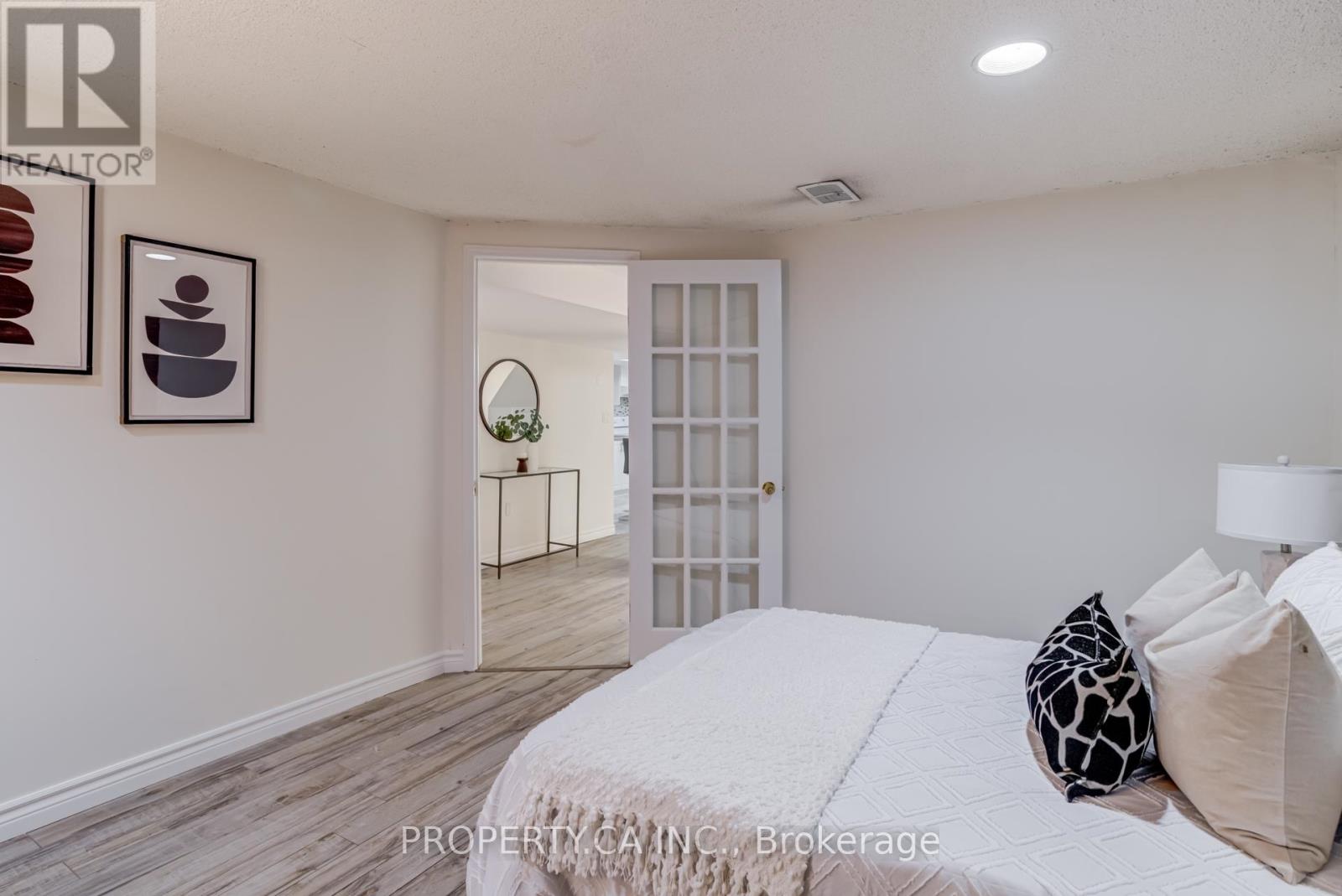 574 Drymen Crescent, Mississauga, Ontario  L5G 2P1 - Photo 25 - W12628660